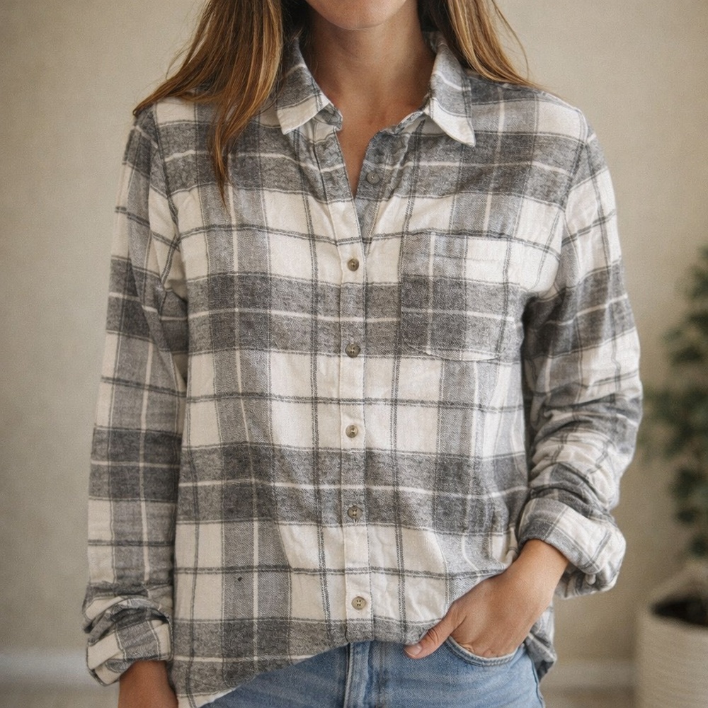 Universal Thread Gray and Cream Plaid Flannel NWT - image 1